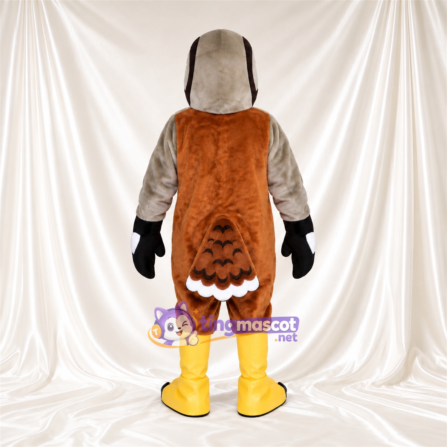 Costume de mascotte Faucon – marron – Bavette au cou (blanc); Ailes (gris) Costume de mascotte Faucon – marron – Bavette au cou (blanc); Ailes (gris)