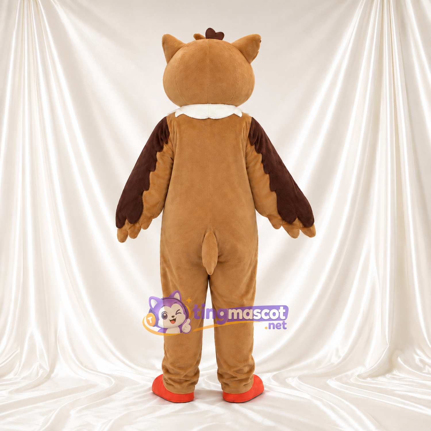 Costume de mascotte Hibou – brun clair – Ailes (marron); Pieds (orange) Costume de mascotte Hibou – brun clair – Ailes (marron); Pieds (orange)