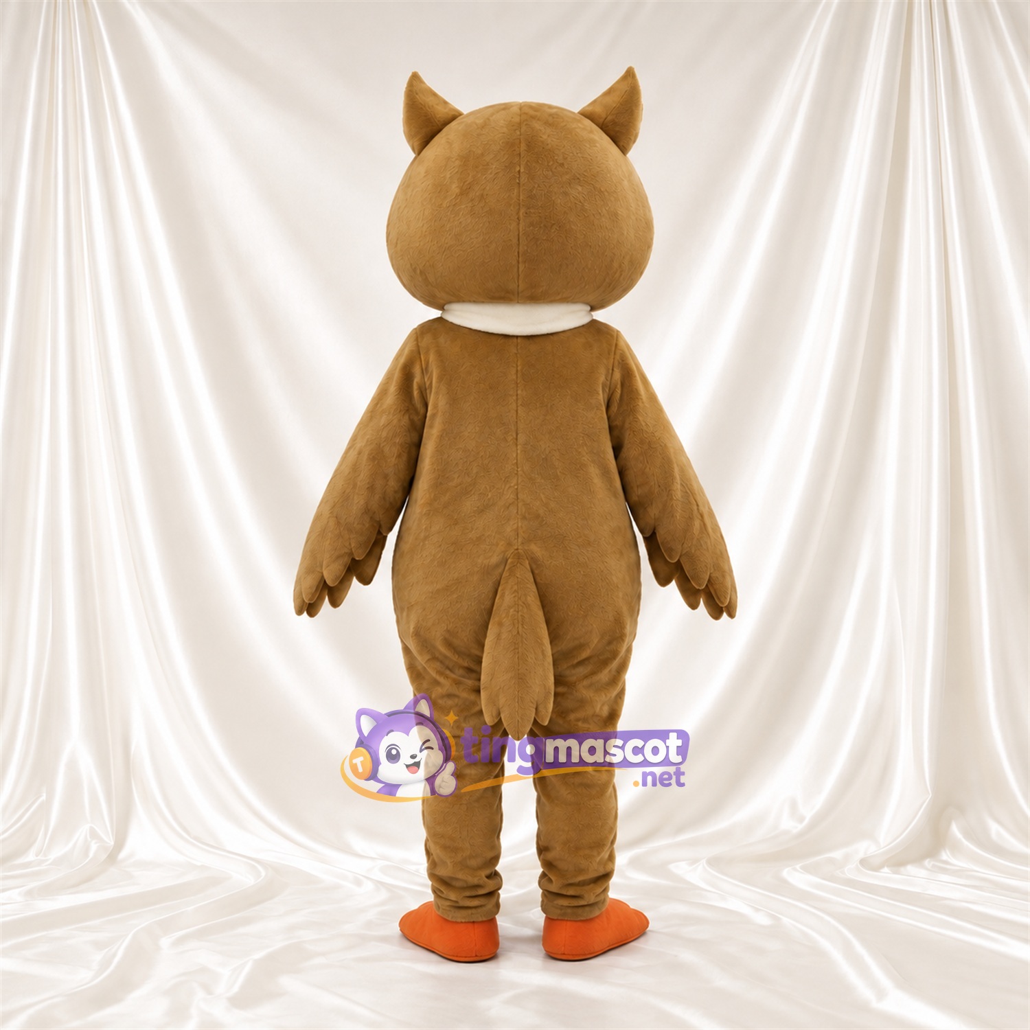 Costume de mascotte Hibou – brun clair – Écharpe (crème); Pieds (orange) Costume de mascotte Hibou – brun clair – Écharpe (crème); Pieds (orange)