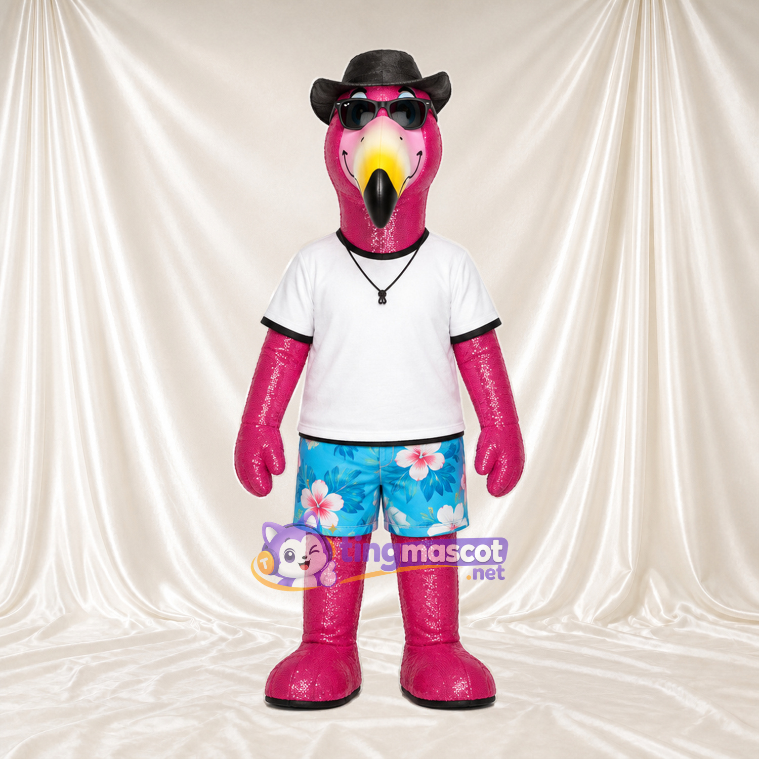 Costume de mascotte Flamant rose – rose – Chapeau de cowboy; T-shirt (blanc); Short (fleuri) Costume de mascotte Flamant rose – rose – Chapeau de cowboy; T-shirt (blanc); Short (fleuri)