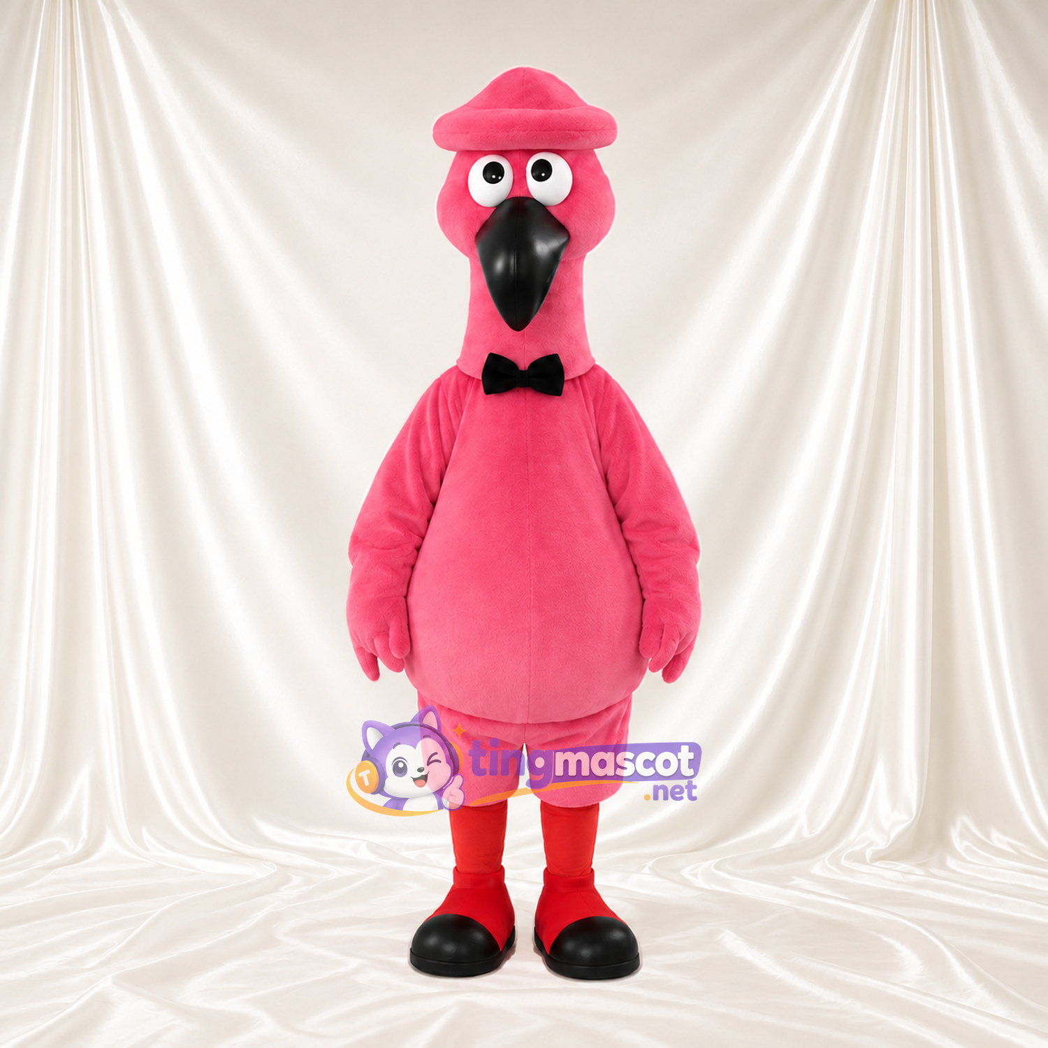 Costume de mascotte Flamant rose – rose – Chapeau (rose); Nœud papillon (noir); Chaussettes (rouge) Costume de mascotte Flamant rose – rose – Chapeau (rose); Nœud papillon (noir); Chaussettes (rouge)