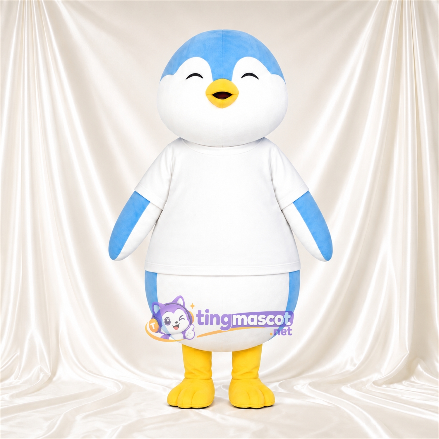 Costume de mascotte Manchot – bleu clair – T-shirt (blanc); Yeux (fermé, souriant) Costume de mascotte Manchot – bleu clair – T-shirt (blanc); Yeux (fermé, souriant)
