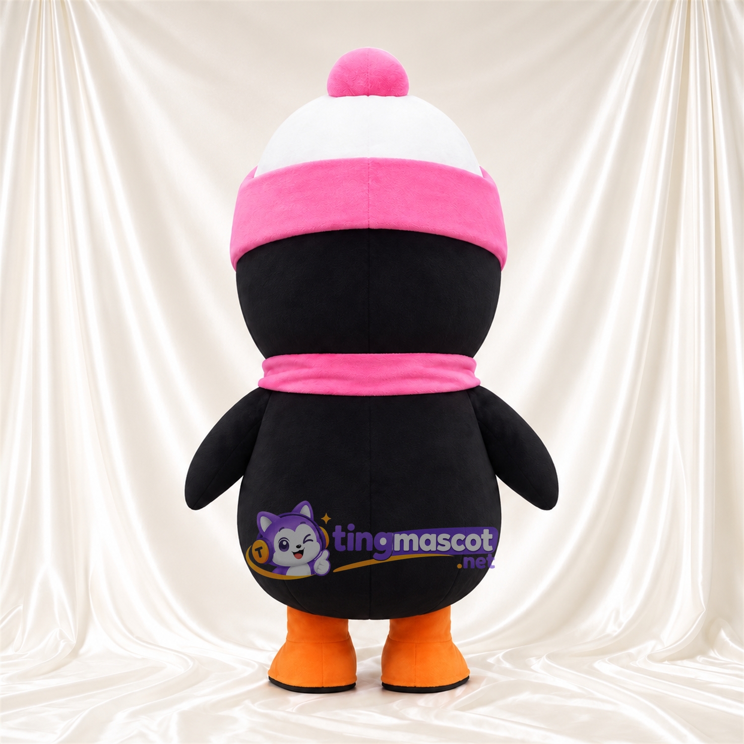 Costume de mascotte Manchot – noir – Bonnet (rose); Écharpe (rose) Costume de mascotte Manchot – noir – Bonnet (rose); Écharpe (rose)
