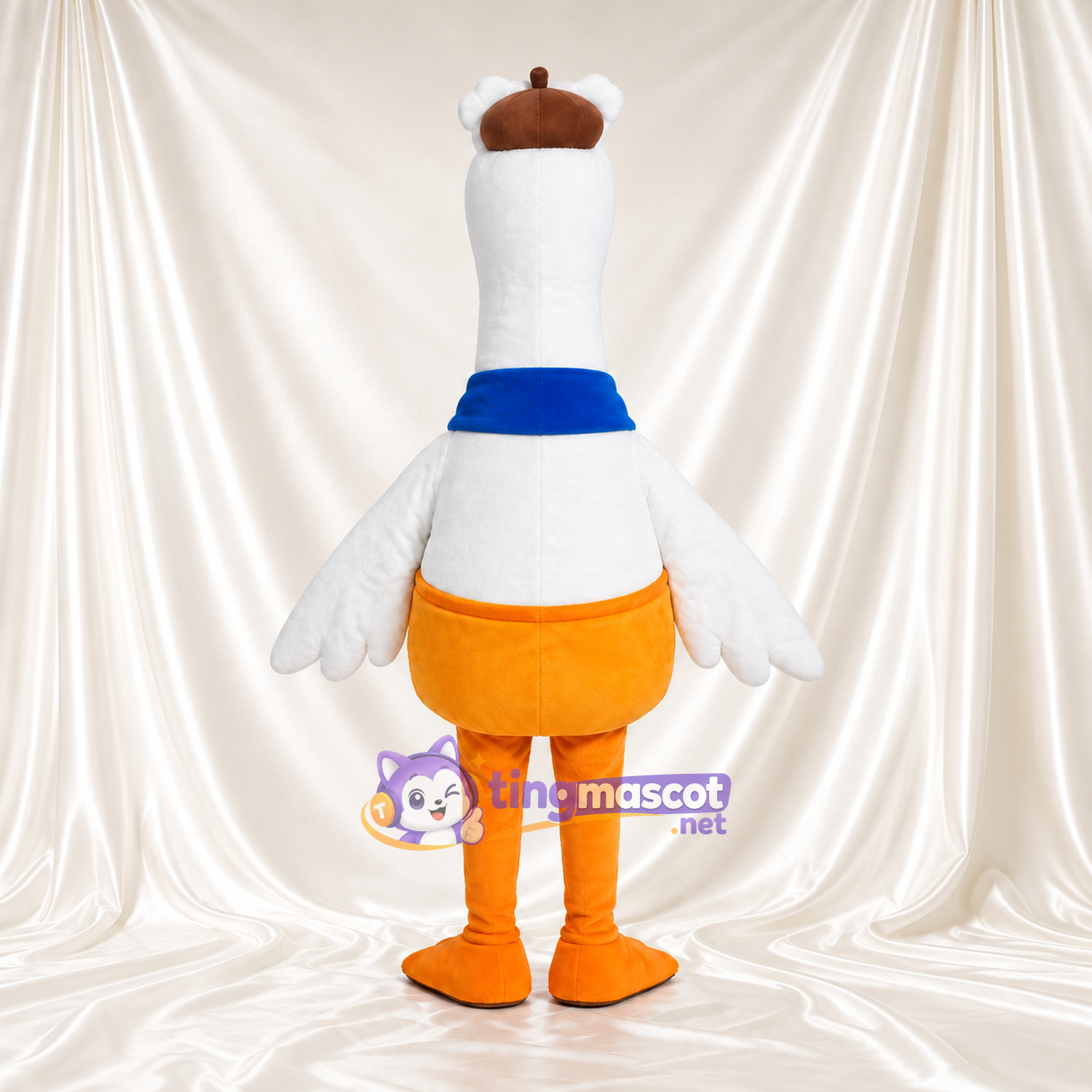 Costume de mascotte Oie – blanc – Casquette (marron); Écharpe (bleu); Short (orange) Costume de mascotte Oie – blanc – Casquette (marron); Écharpe (bleu); Short (orange)