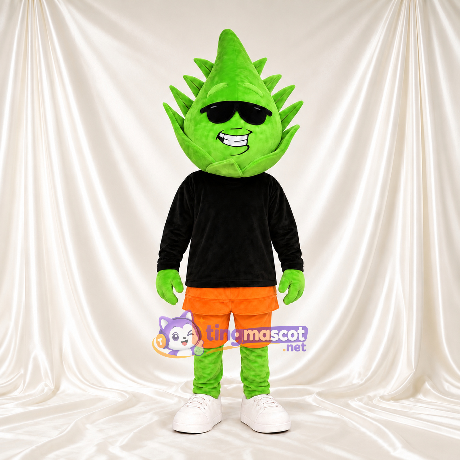 Costume de mascotte Feuille – vert – Lunettes de soleil; Chemise (noir); Short (orange) Costume de mascotte Feuille – vert – Lunettes de soleil; Chemise (noir); Short (orange)