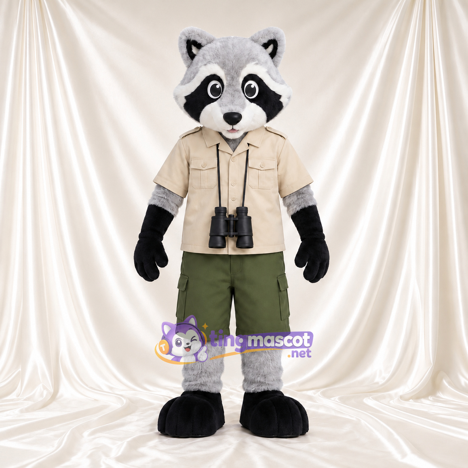 Costume de mascotte Raton laveur – gris – Chemise (beige); Short (vert) Costume de mascotte Raton laveur – gris – Chemise (beige); Short (vert)