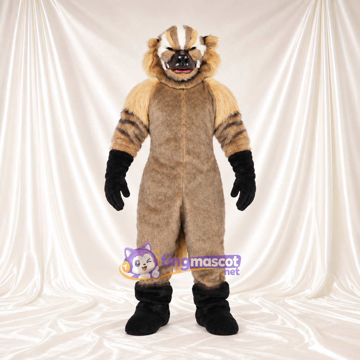 Maskottchenkostüm Dachs – hellbraun – Gesicht (gestreift); Handschuhe (schwarz) Maskottchenkostüm Dachs – hellbraun – Gesicht (gestreift); Handschuhe (schwarz)