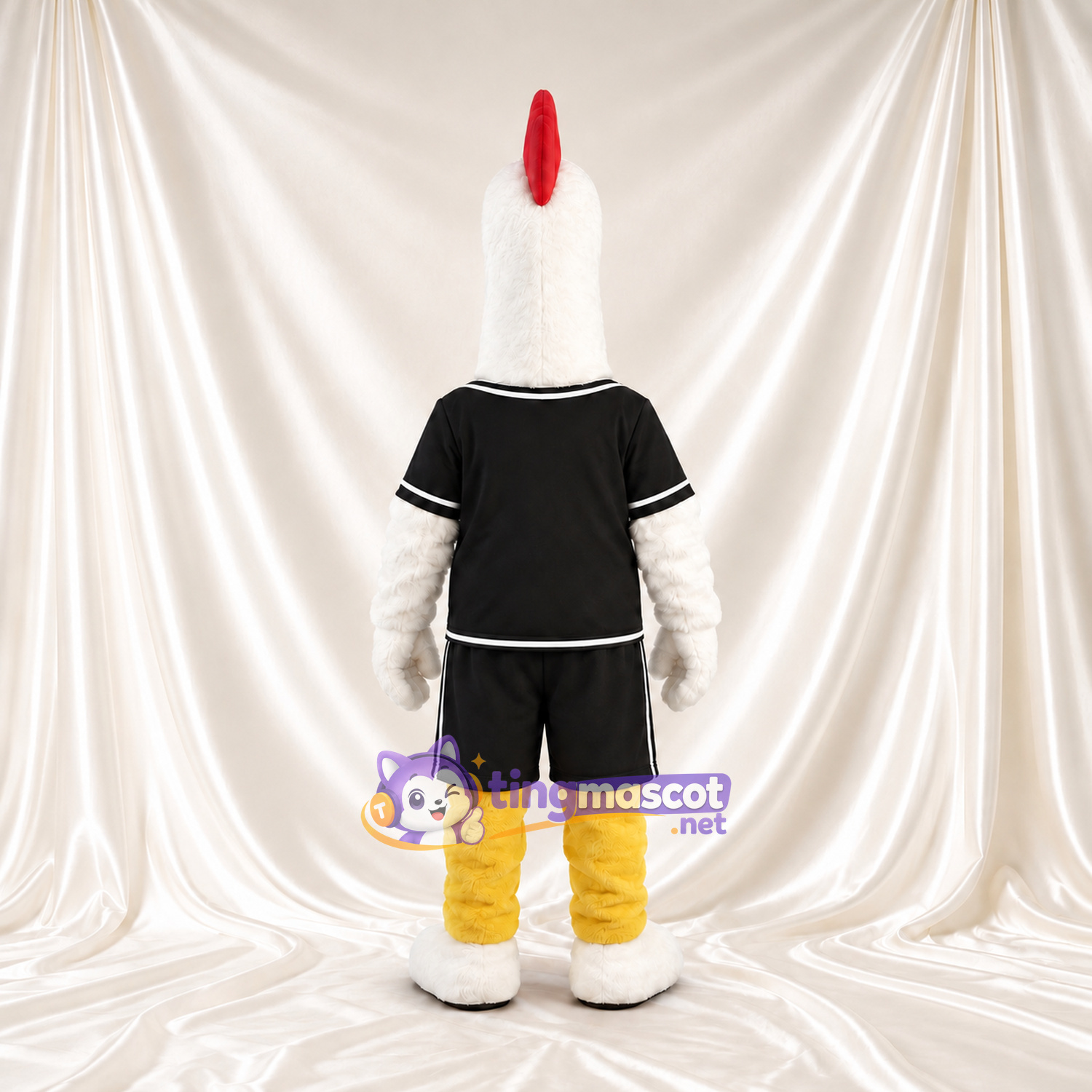 Costume de mascotte Coq – blanc – Tenue de sport (noir); Chaussures (blanc) Costume de mascotte Coq – blanc – Tenue de sport (noir); Chaussures (blanc)