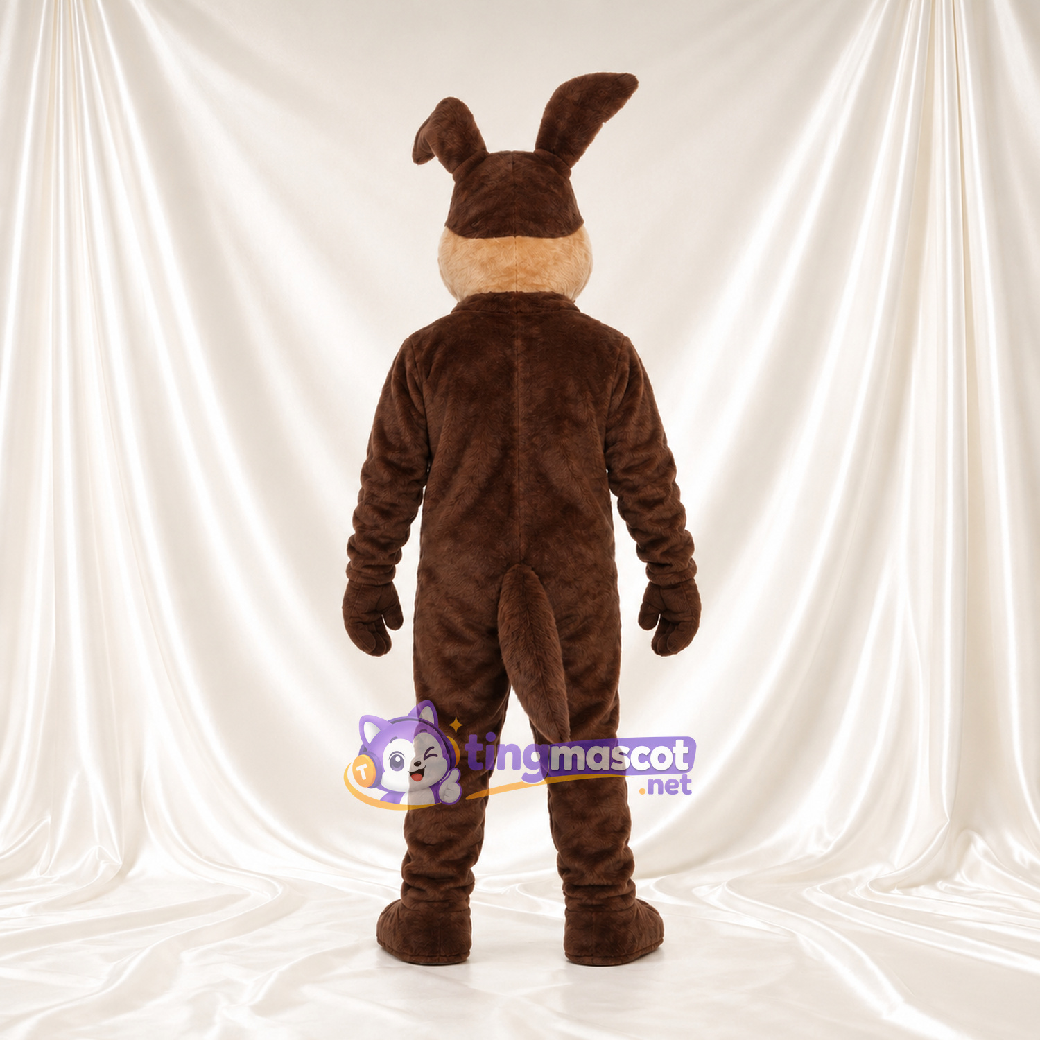 Maskottchenkostüm Wile E. Coyote – wie abgebildet – Ohren (geknickt); Bauch (hellbraun) Maskottchenkostüm Wile E. Coyote – wie abgebildet – Ohren (geknickt); Bauch (hellbraun)