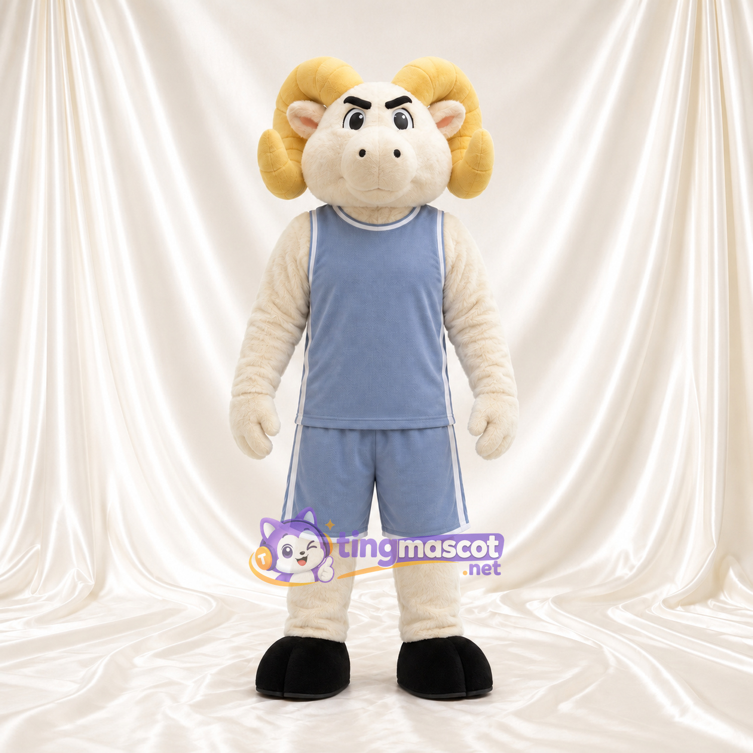 Costume de mascotte Bélier – blanc – Cornes (crème); Tenue de basket (gris) Costume de mascotte Bélier – blanc – Cornes (crème); Tenue de basket (gris)