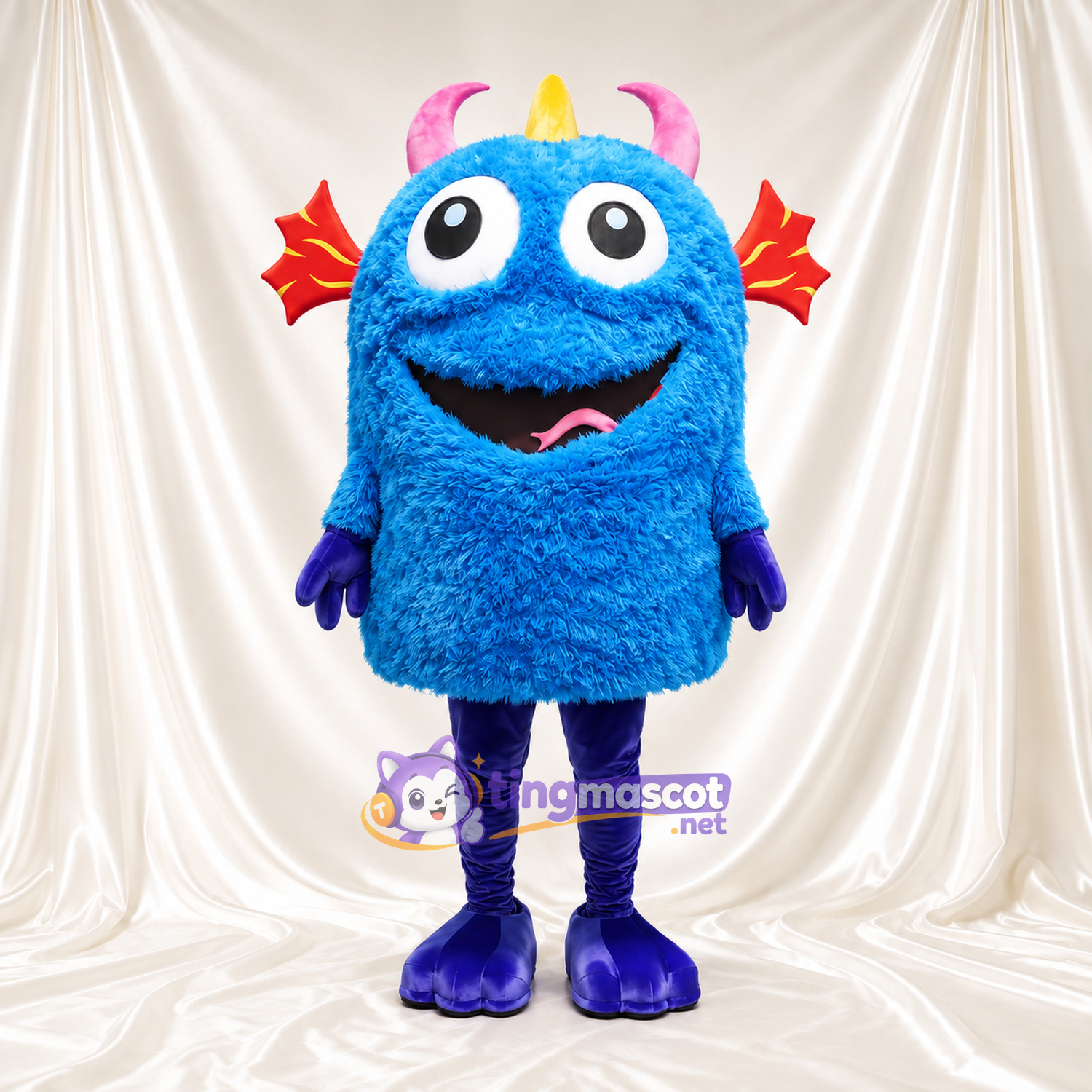 Costume de mascotte Monstre – bleu – Oreilles (rose); Corne (jaune); Jambes (violet) Costume de mascotte Monstre – bleu – Oreilles (rose); Corne (jaune); Jambes (violet)