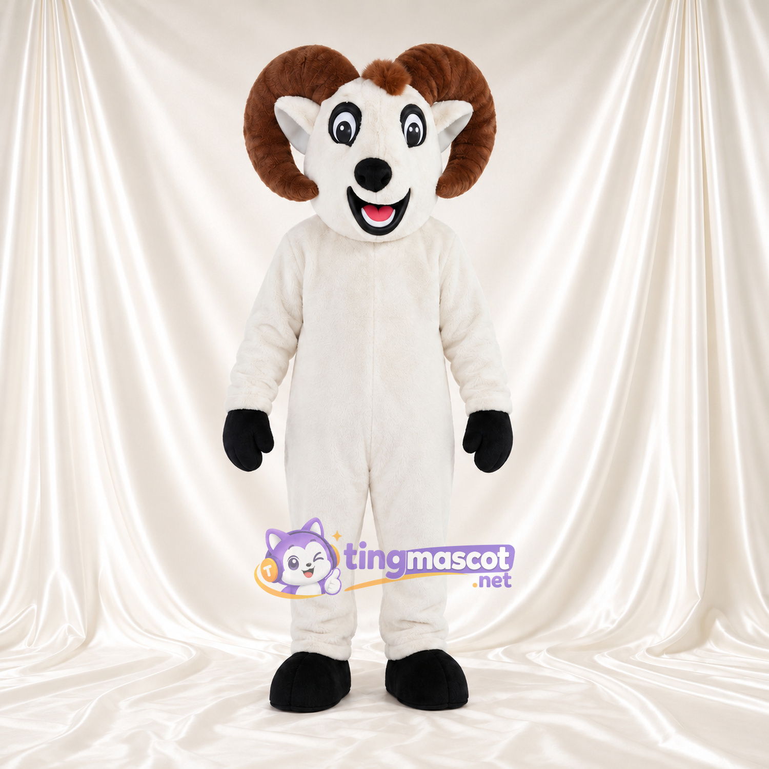 Costume de mascotte Bélier – blanc – Cornes (grand, marron); Sabots (noir) Costume de mascotte Bélier – blanc – Cornes (grand, marron); Sabots (noir)