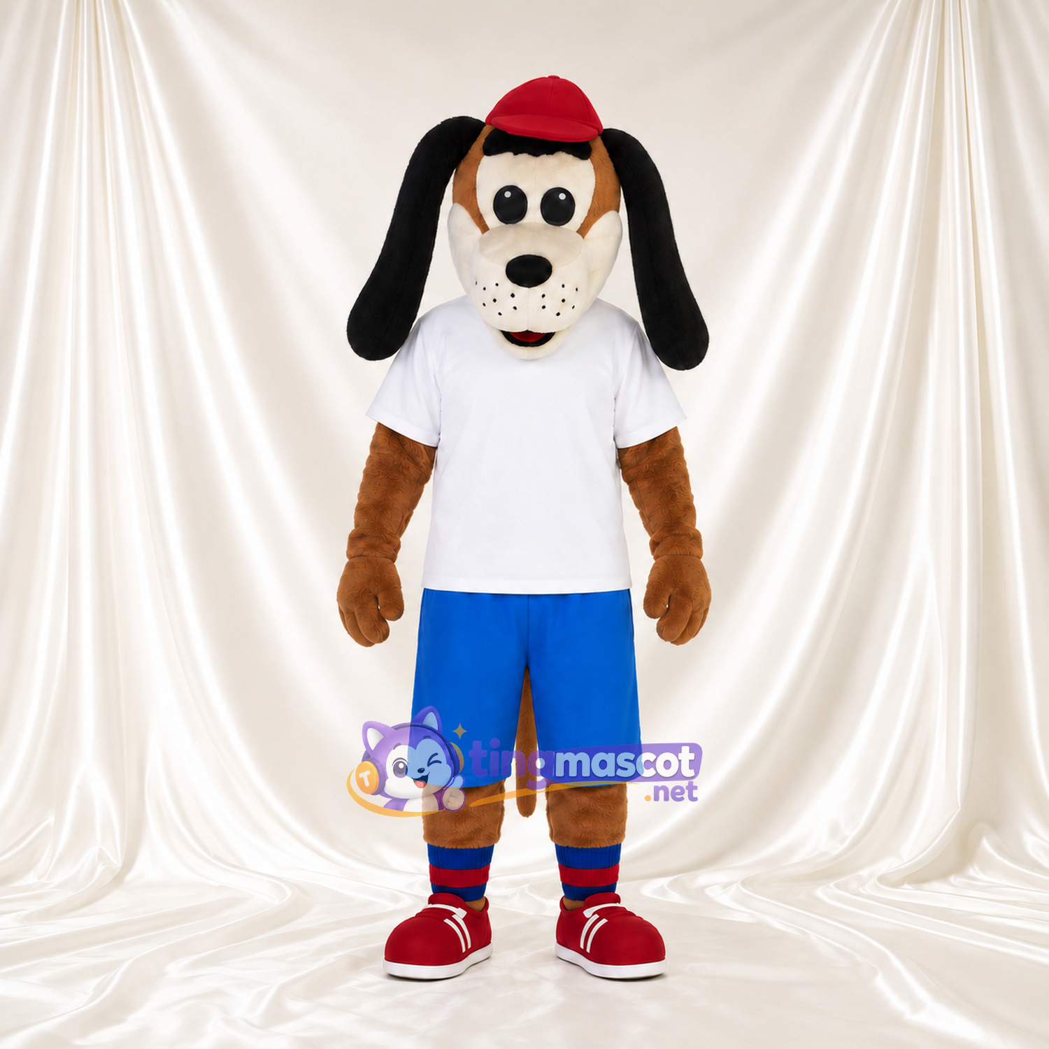 Costume de mascotte Chien – marron – Casquette (rouge); T-shirt (blanc); Short (bleu) Costume de mascotte Chien – marron – Casquette (rouge); T-shirt (blanc); Short (bleu)