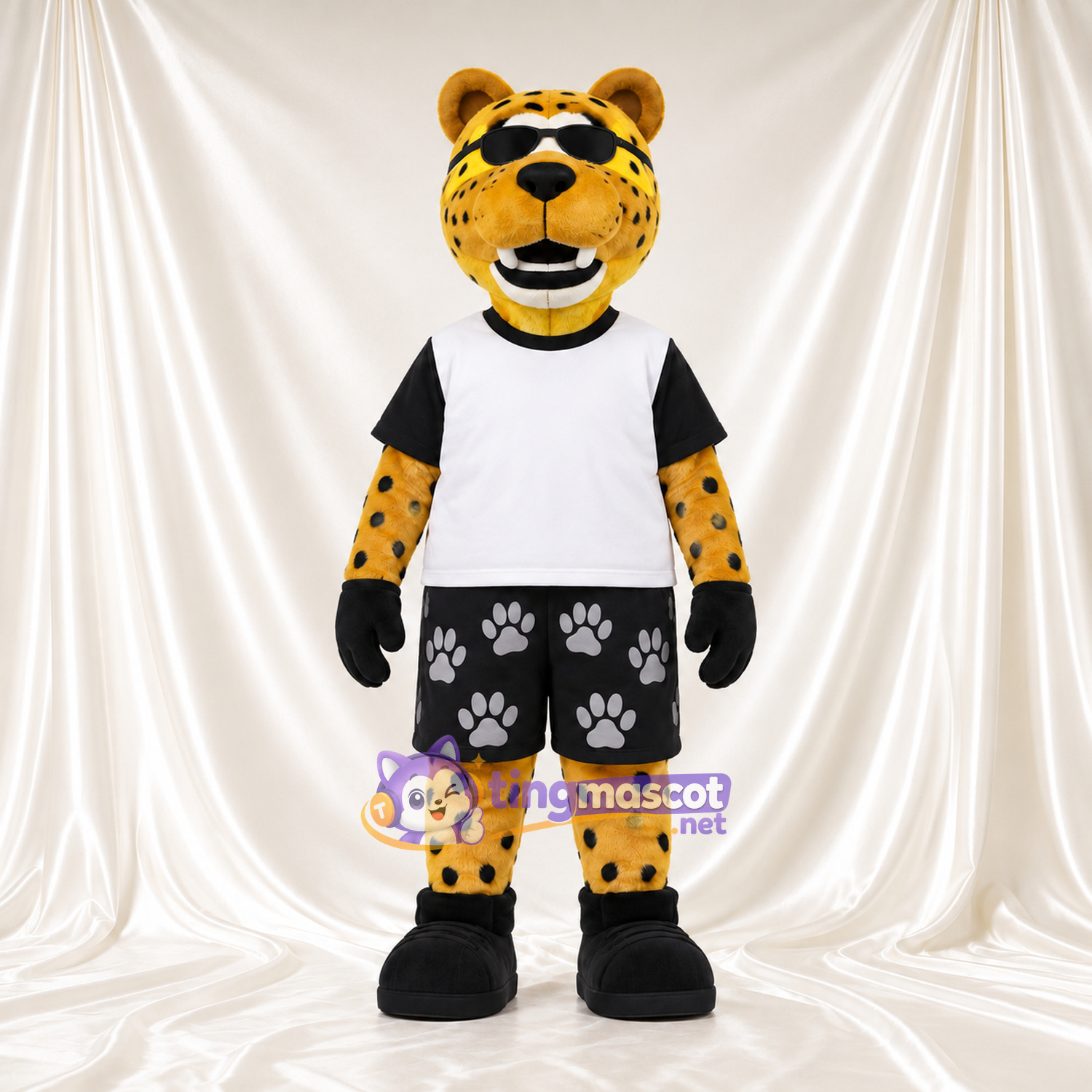 Costume de mascotte Léopard – jaune – Chemise (blanc); Short (noir) Costume de mascotte Léopard – jaune – Chemise (blanc); Short (noir)