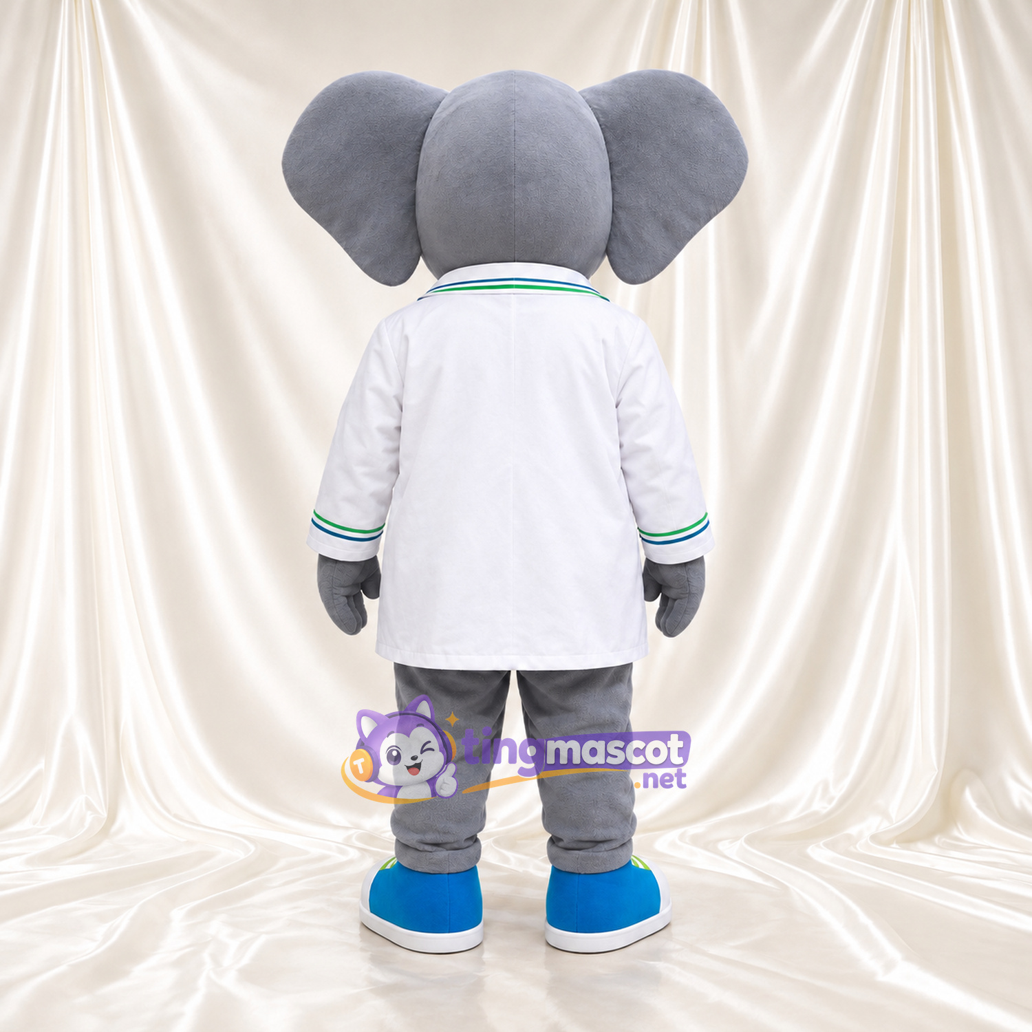 Costume de mascotte Éléphant – gris – Chemise (blanc); Baskets (bleu) Costume de mascotte Éléphant – gris – Chemise (blanc); Baskets (bleu)