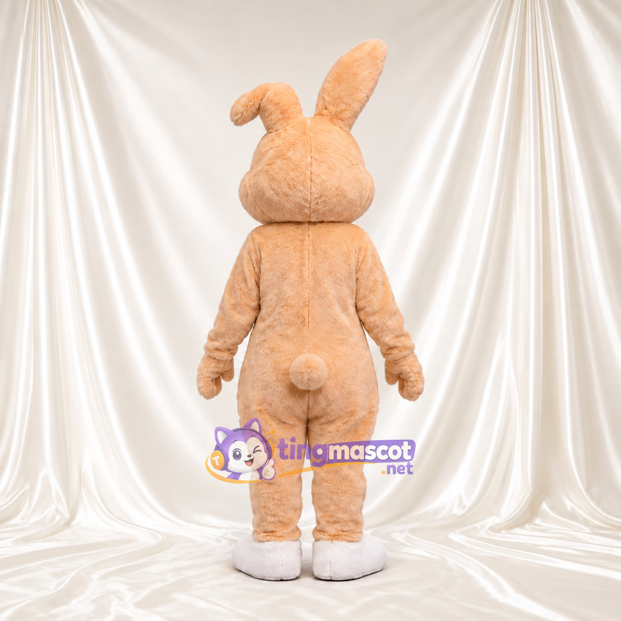 Costume de mascotte Lapin – brun clair – Ventre (blanc); Oreille (unique, plié) Costume de mascotte Lapin – brun clair – Ventre (blanc); Oreille (unique, plié)