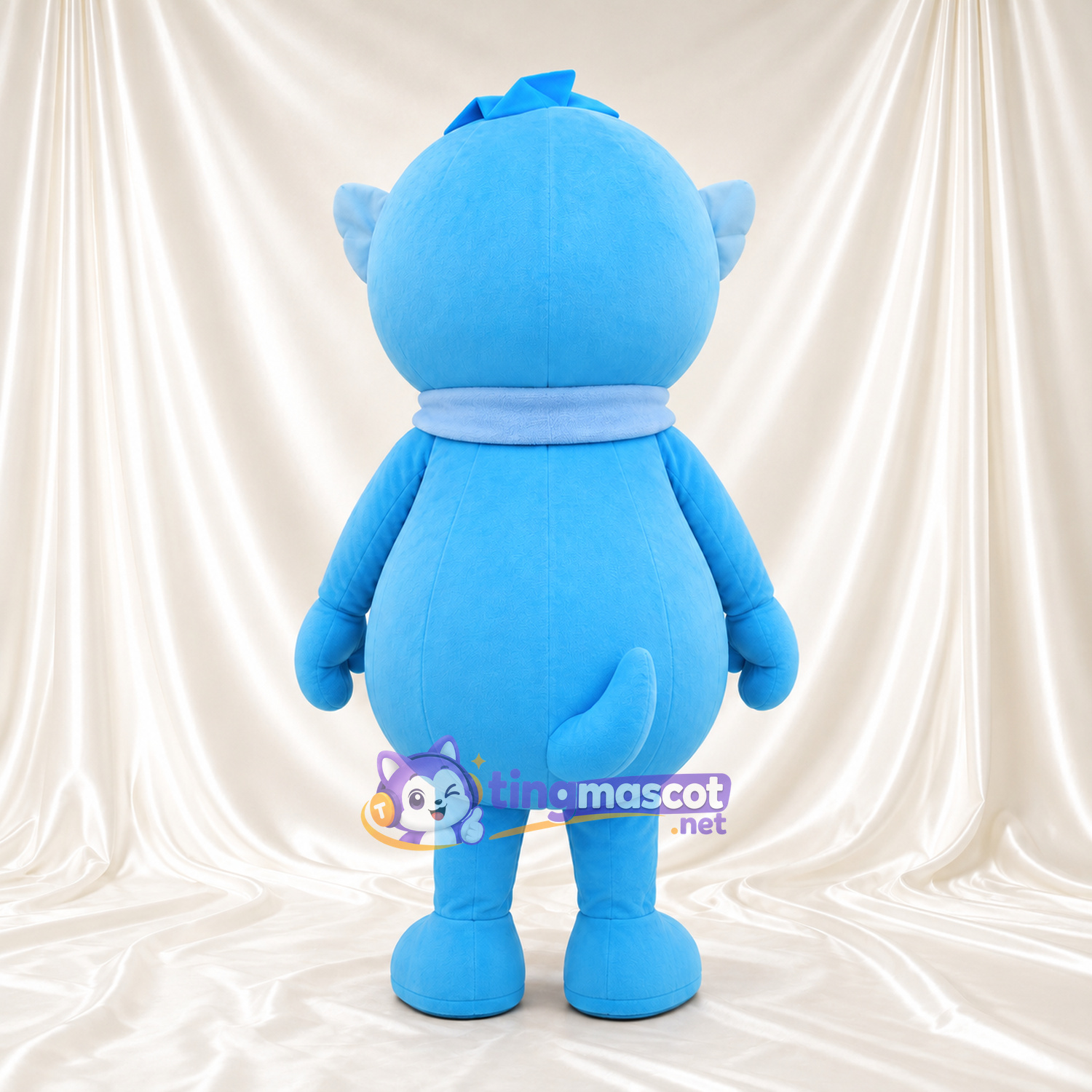 Costume de mascotte Personnage rond – bleu – Écharpe (bleu clair); Ailes (petit) Costume de mascotte Personnage rond – bleu – Écharpe (bleu clair); Ailes (petit)