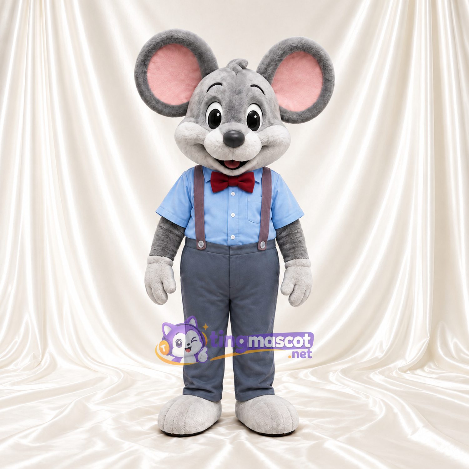 Costume de mascotte Souris – gris – Chemise (bleu); Nœud papillon (bordeaux) Costume de mascotte Souris – gris – Chemise (bleu); Nœud papillon (bordeaux)