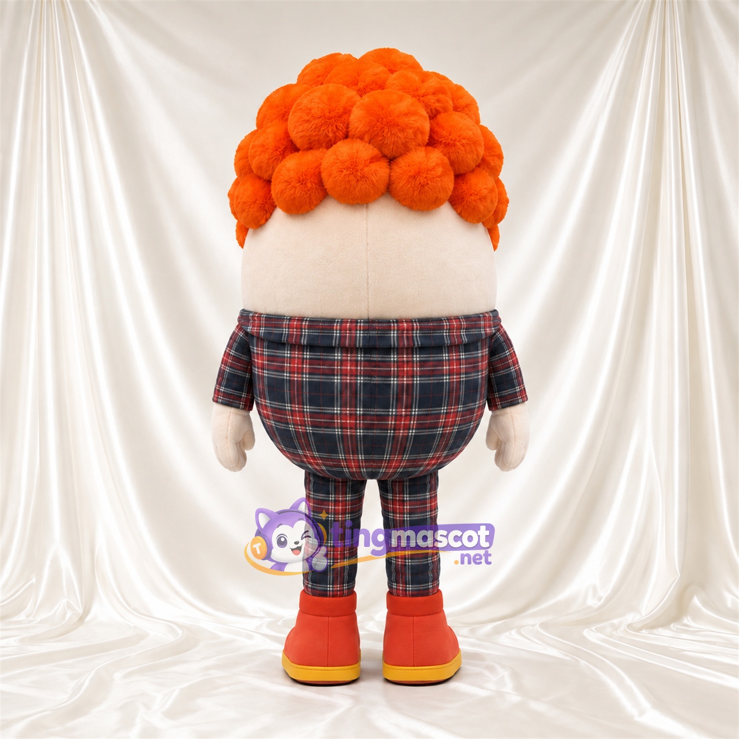 Maskottchenkostüm Jungenfigur – wie abgebildet – Haare (orange, lockig); Anzug (kariert) Maskottchenkostüm Jungenfigur – wie abgebildet – Haare (orange, lockig); Anzug (kariert)