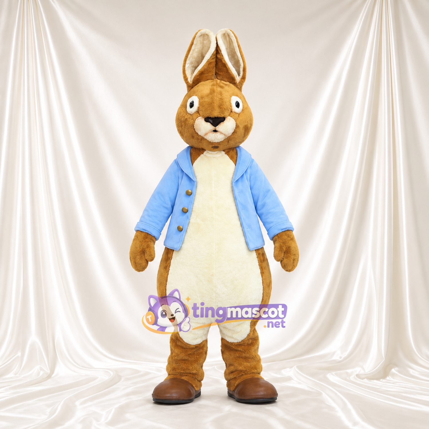 Costume de mascotte Peter Rabbit – selon la photo – Veste (bleu clair); Ventre (crème) Costume de mascotte Peter Rabbit – selon la photo – Veste (bleu clair); Ventre (crème)
