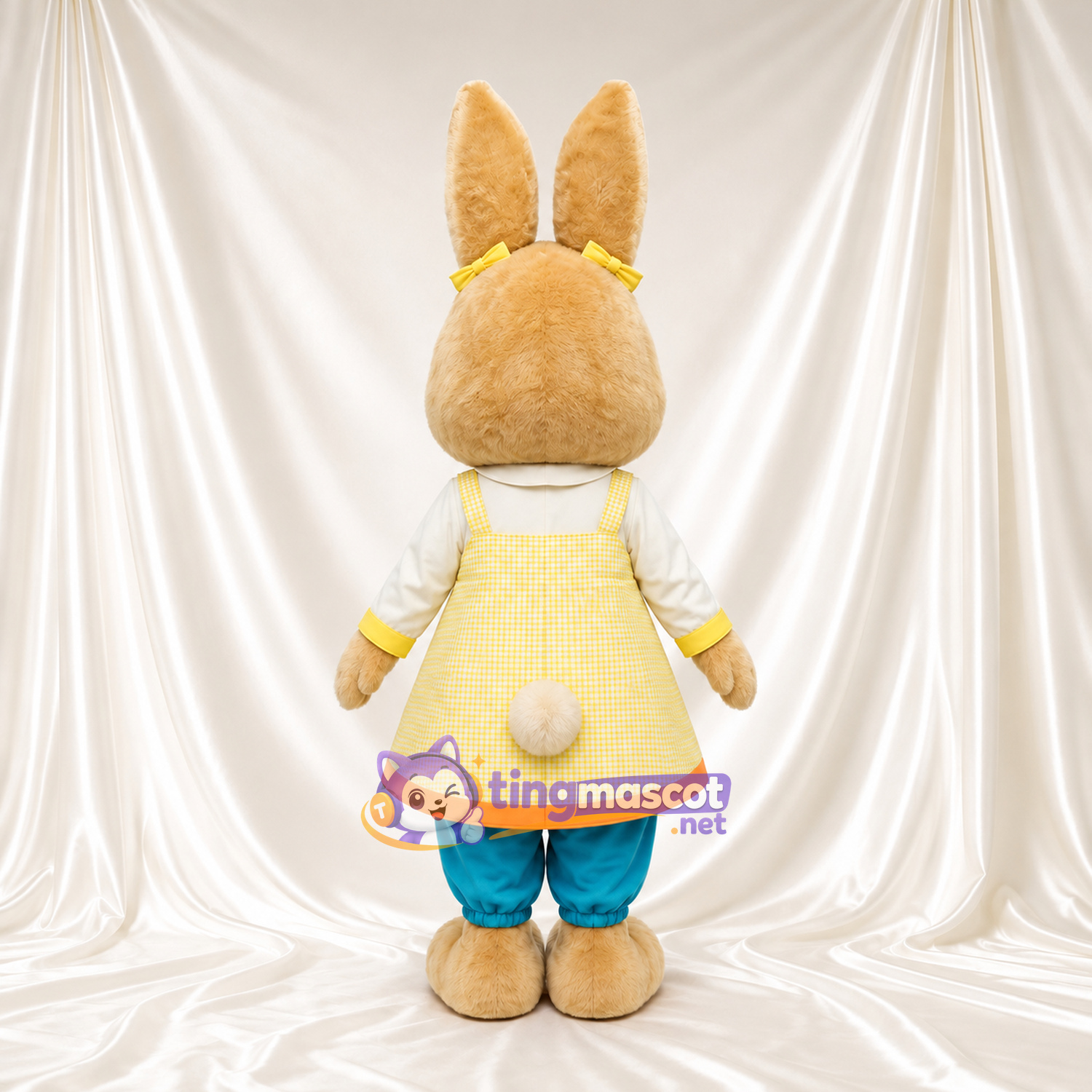 Costume de mascotte Cotton-Tail – selon la photo – Tablier (jaune); Pantalon (bleu canard) Costume de mascotte Cotton-Tail – selon la photo – Tablier (jaune); Pantalon (bleu canard)
