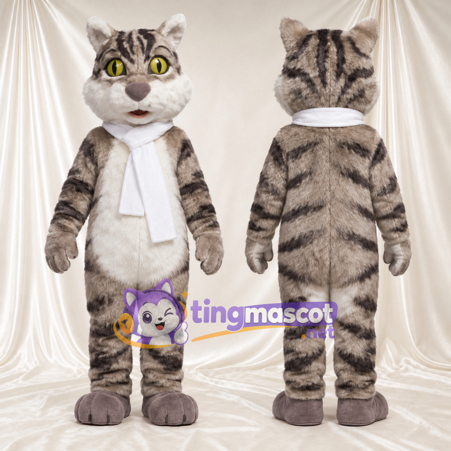 Costume de mascotte Chat tigré – gris – Cou (blanc); Écharpe; Ventre (crème) Costume de mascotte Chat tigré – gris – Cou (blanc); Écharpe; Ventre (crème)