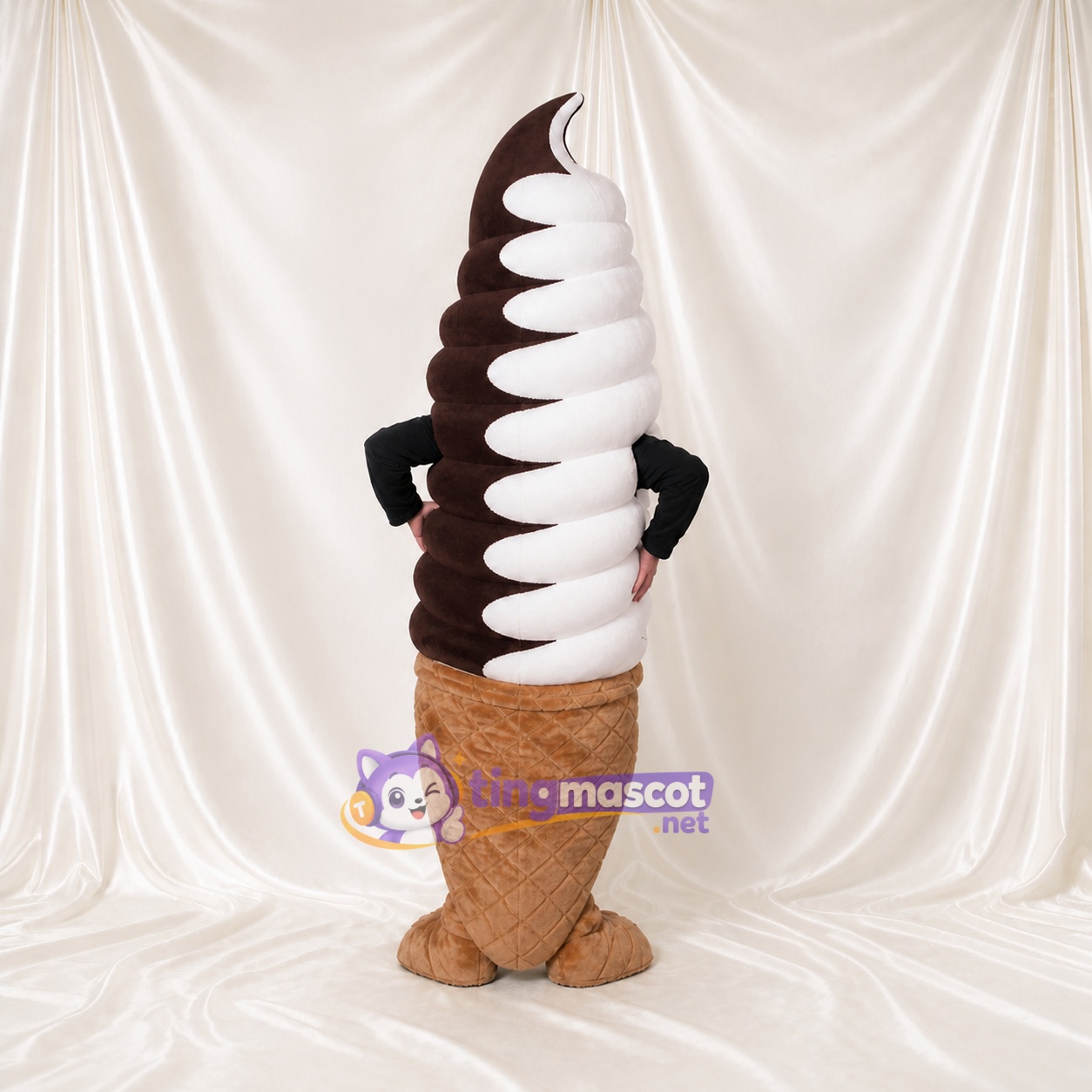 Cornet de glace blanc et brun Costume de mascotte intégral pour adultes Événements gastronomiques Cornet de glace blanc et brun Costume de mascotte intégral pour adultes Événements gastronomiques